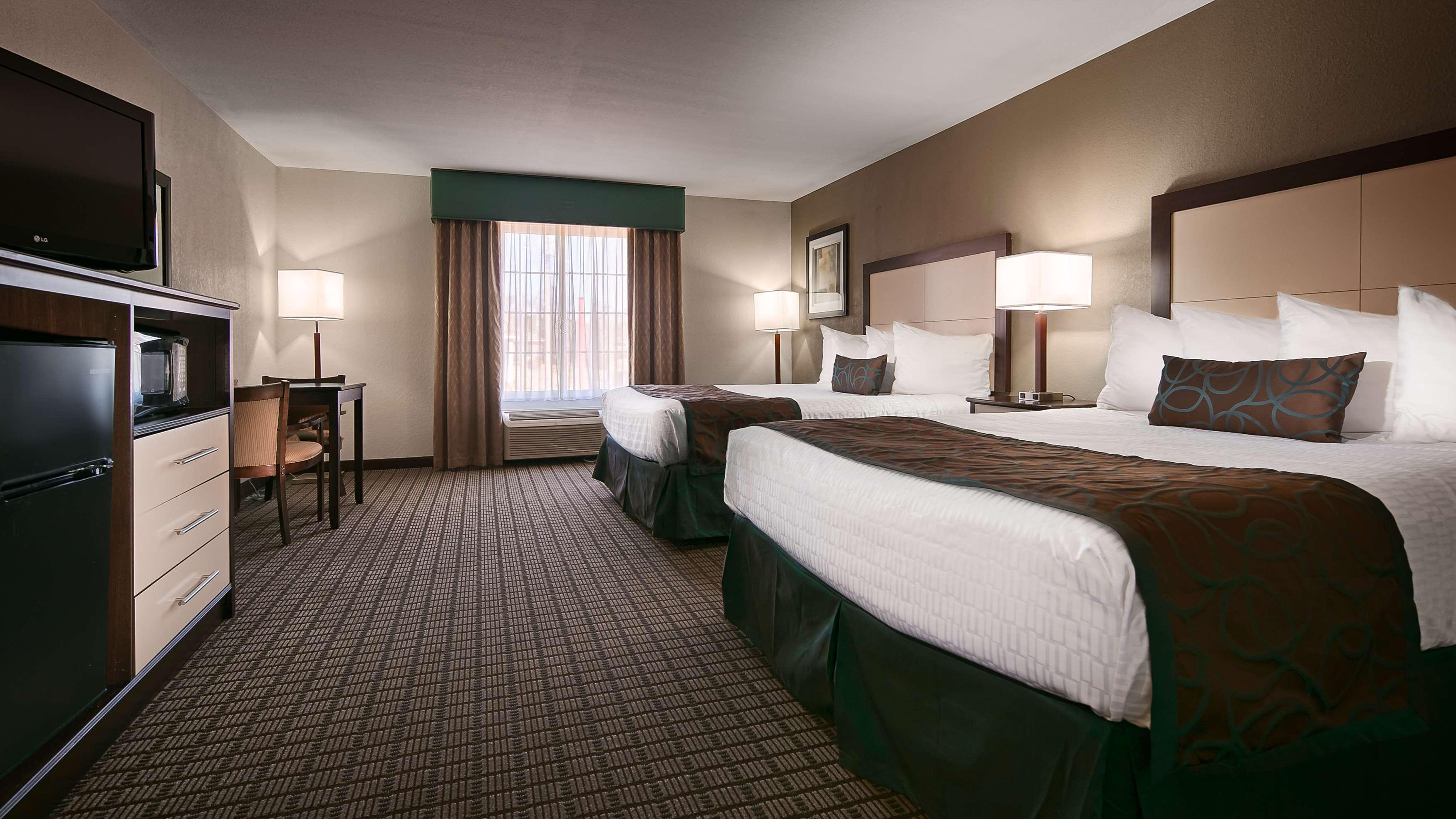 Best Western Plus - Magee Inn & Suites Exterior photo
