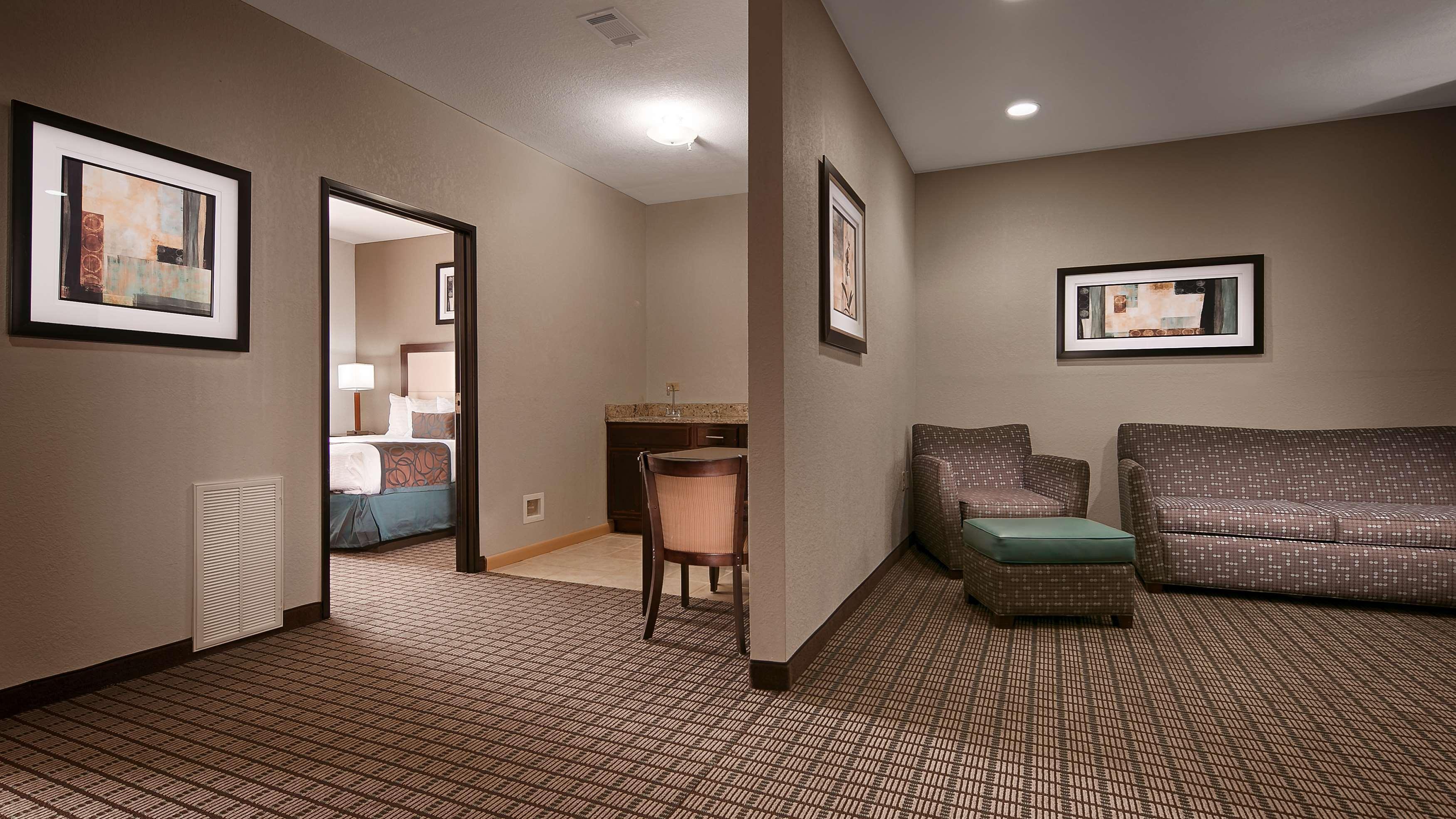 Best Western Plus - Magee Inn & Suites Exterior photo