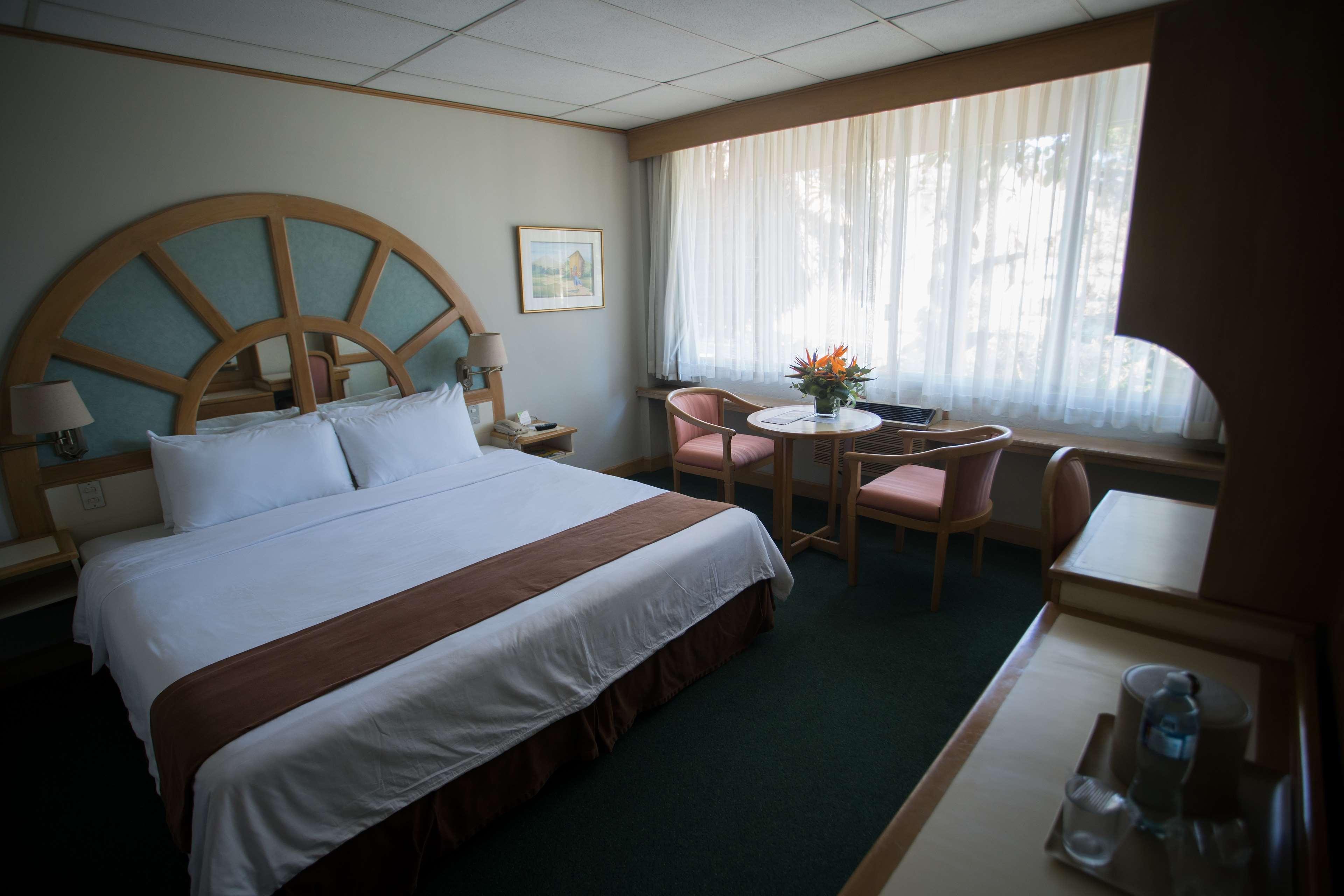 Best Western Plus - Magee Inn & Suites Exterior photo